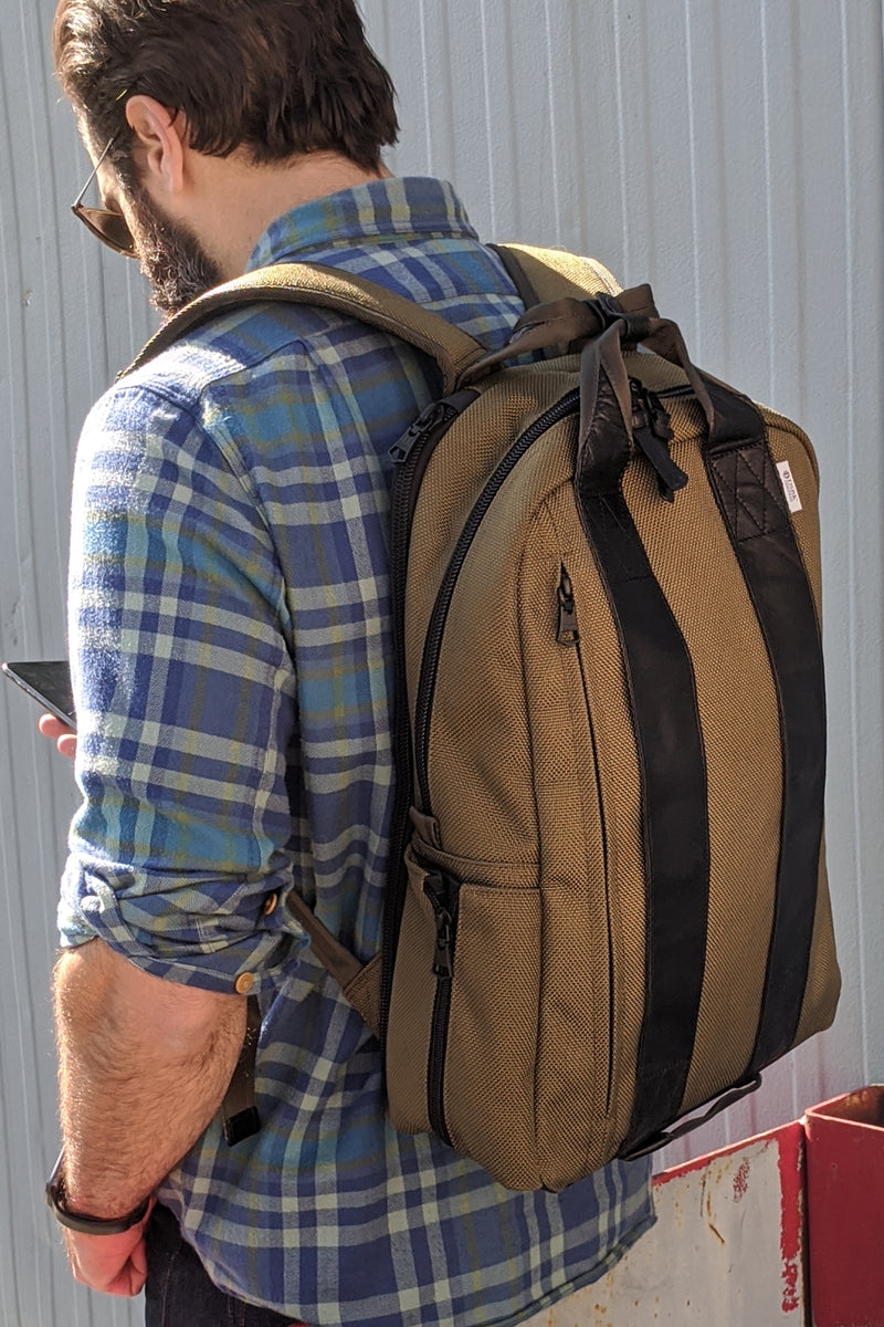 aviator convertible travel backpack 2014 Away Active 25L in Jet Black Please be sure to check spelling/numbers before purchasing. Timbuk2 Aviator Wheeled Backpack